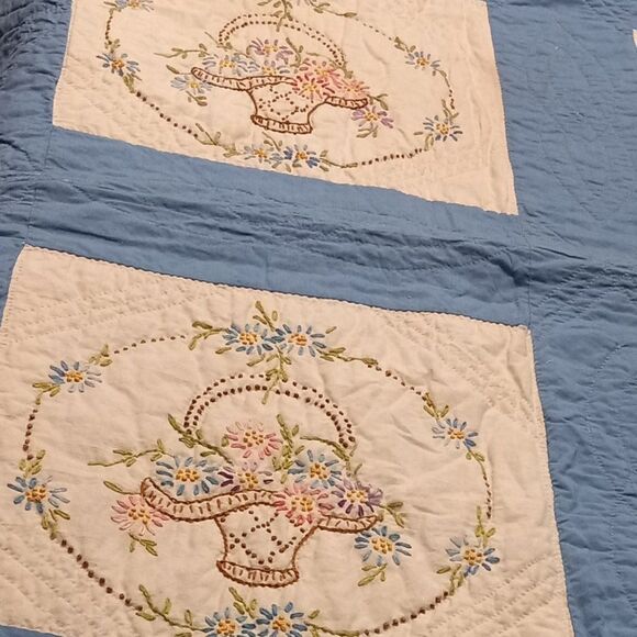 Vintage Embroidered Hand Quilted Flower Basket Quilt Cottagecore Handmade - Picture 9 of 9